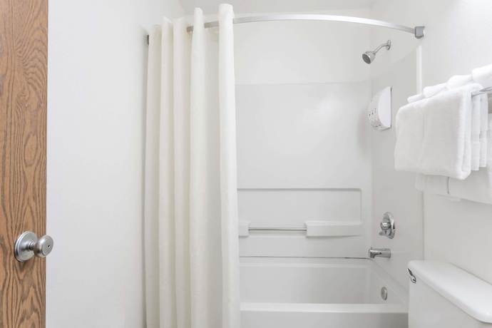 Imagen de la habitación del Hotel Super 8 By Wyndham Hampton. Foto 12