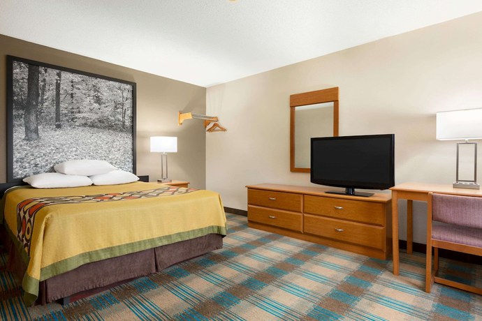 Imagen de la habitación del Hotel Super 8 By Wyndham Hannibal. Foto 8