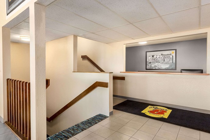 Imagen de los interiores del Hotel Super 8 By Wyndham Hannibal. Foto 18