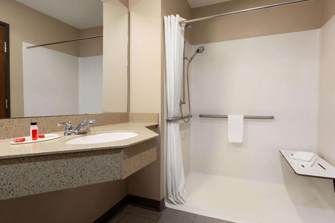 Imagen de la habitación del Hotel Super 8 By Wyndham Hannibal. Foto 15