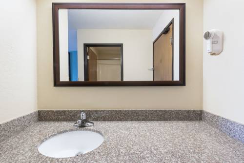 Imagen de la habitación del Hotel Super 8 By Wyndham Hanover. Foto 6
