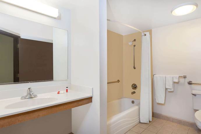 Imagen de la habitación del Hotel Super 8 By Wyndham Harrisburg Hershey West. Foto 11