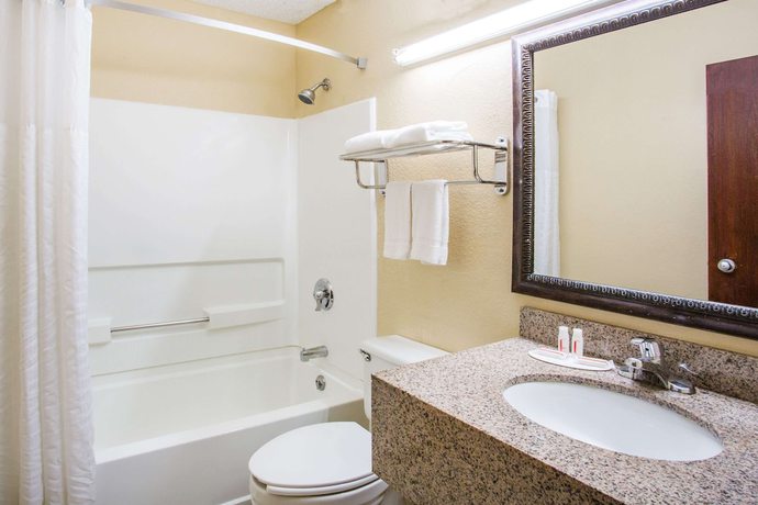 Imagen de la habitación del Hotel Super 8 By Wyndham Harrisonburg. Foto 8