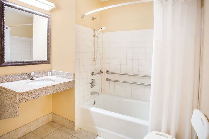 Imagen de la habitación del Hotel Super 8 By Wyndham Harrisonburg. Foto 11