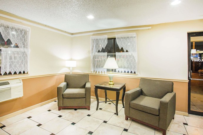 Imagen de los interiores del Hotel Super 8 By Wyndham Harrisonburg. Foto 15