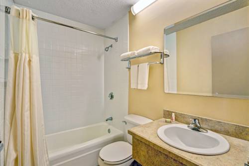 Imagen de la habitación del Hotel Super 8 By Wyndham Hartford South - Rocky Hill. Foto 12