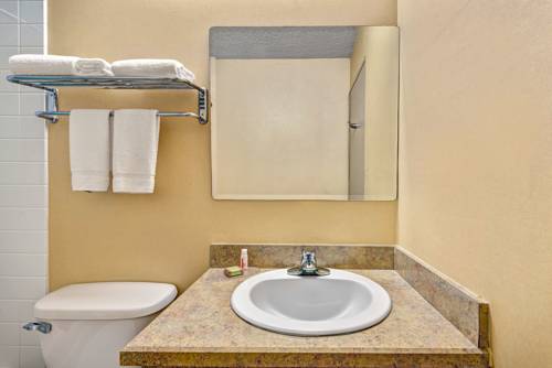 Imagen de la habitación del Hotel Super 8 By Wyndham Hartford South - Rocky Hill. Foto 13