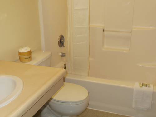 Imagen de la habitación del Hotel Super 8 By Wyndham Hastings. Foto 10