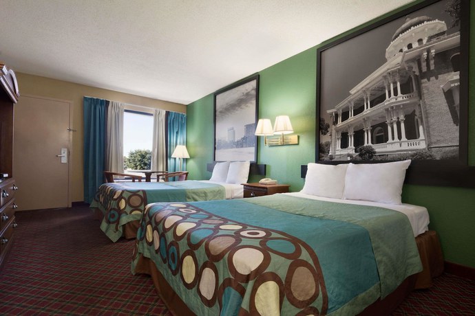 Imagen de la habitación del Hotel Super 8 By Wyndham Hattiesburg North. Foto 8