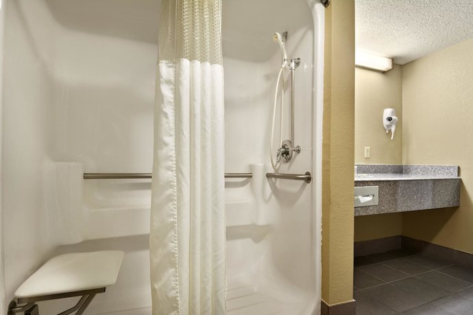 Imagen de la habitación del Hotel Super 8 By Wyndham Hattiesburg North. Foto 10