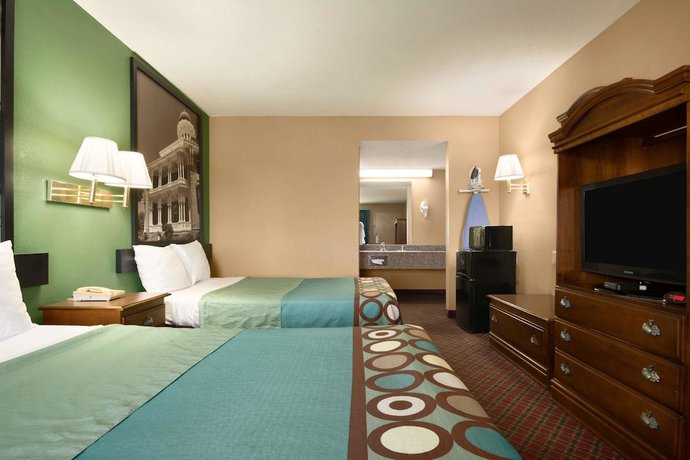 Imagen de la habitación del Hotel Super 8 By Wyndham Hattiesburg North. Foto 11