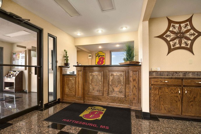 Imagen de los interiores del Hotel Super 8 By Wyndham Hattiesburg North. Foto 12
