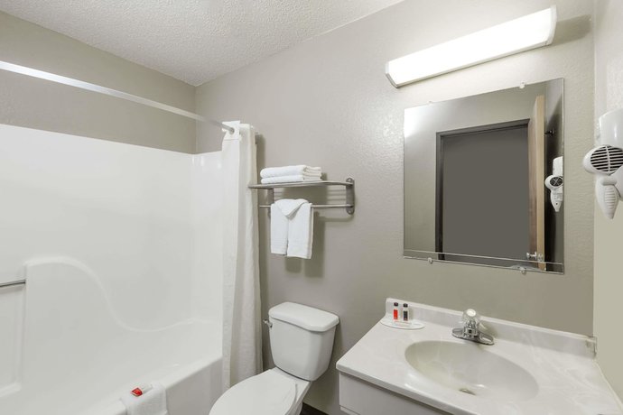 Imagen de la habitación del Hotel Super 8 By Wyndham Hays Ks. Foto 13