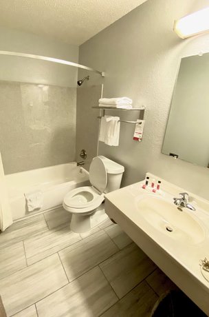 Imagen de la habitación del Hotel Super 8 By Wyndham Hays Ks. Foto 14