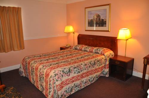 Imagen de la habitación del Hotel Super 8 By Wyndham Hayward Downtown. Foto 4