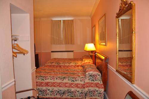 Imagen de la habitación del Hotel Super 8 By Wyndham Hayward Downtown. Foto 8