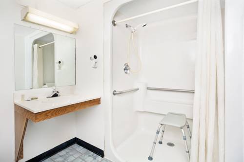 Imagen de la habitación del Hotel Super 8 By Wyndham Henderson North East Denver. Foto 11