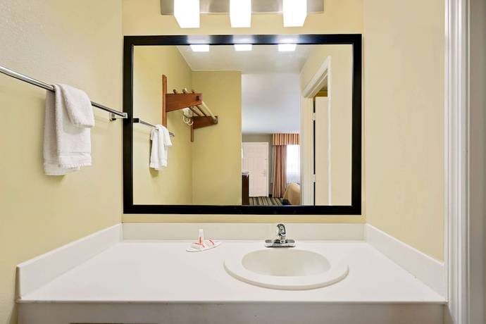 Imagen de la habitación del Hotel Super 8 By Wyndham Hermitage Nashville. Foto 7