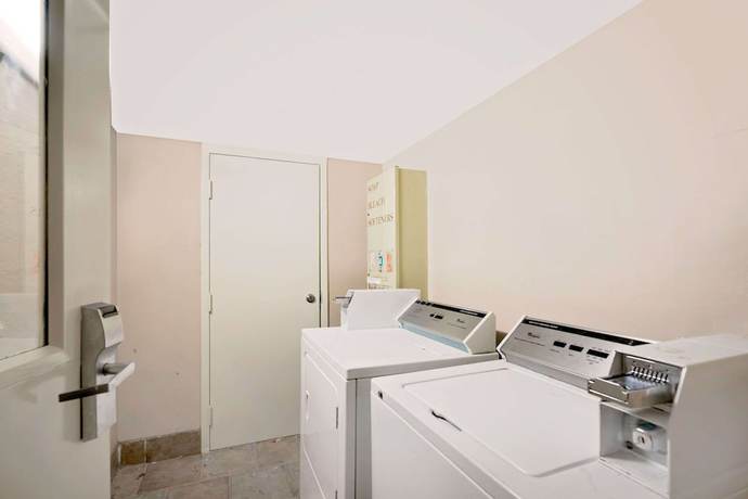 Imagen de los interiores del Hotel Super 8 By Wyndham Hermitage Nashville. Foto 12