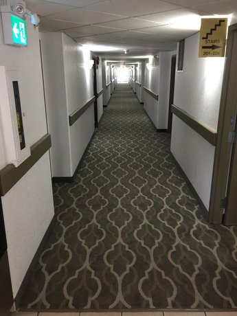 Imagen de los interiores del Hotel Super 8 By Wyndham Hinton. Foto 18