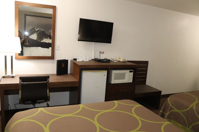 Imagen de la habitación del Hotel Super 8 By Wyndham Hinton. Foto 4