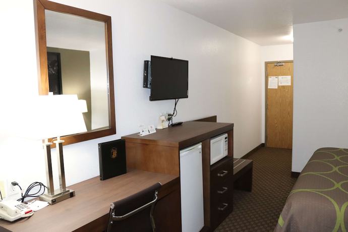 Imagen de la habitación del Hotel Super 8 By Wyndham Hinton. Foto 8