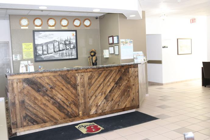 Imagen de los interiores del Hotel Super 8 By Wyndham Hinton. Foto 19