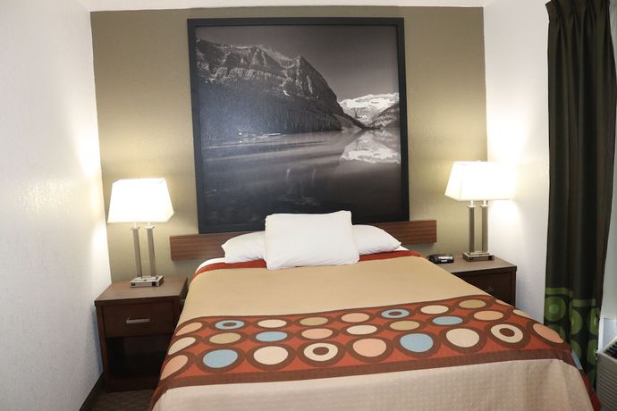 Imagen de la habitación del Hotel Super 8 By Wyndham Hinton. Foto 12