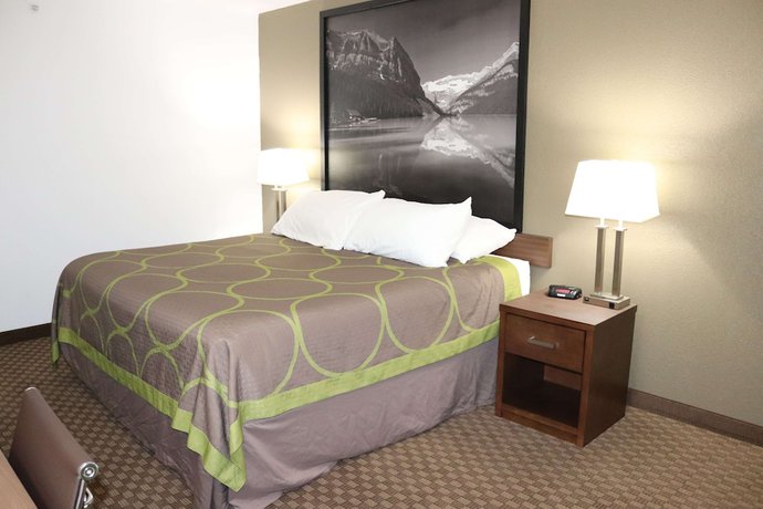 Imagen de la habitación del Hotel Super 8 By Wyndham Hinton. Foto 16