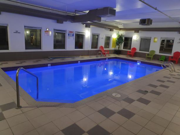 Imagen de la piscina del Hotel Super 8 By Wyndham Hinton. Foto 20