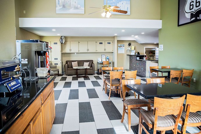 Imagen del bar/restaurante del Hotel Super 8 By Wyndham Holbrook. Foto 3