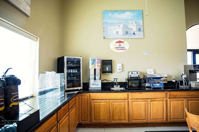 Imagen del bar/restaurante del Hotel Super 8 By Wyndham Holbrook. Foto 5