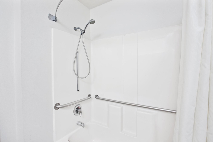 Imagen de la habitación del Hotel Super 8 By Wyndham Hollywood/la Area. Foto 4