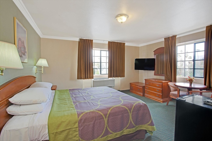 Imagen de la habitación del Hotel Super 8 By Wyndham Hollywood/la Area. Foto 9