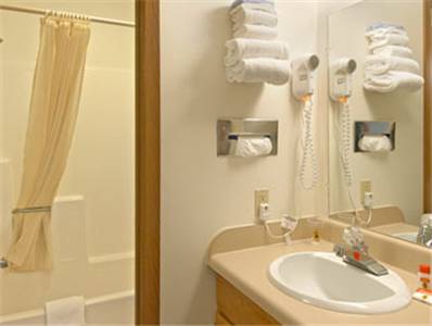 Imagen de la habitación del Hotel Super 8 By Wyndham Hot Springs. Foto 6