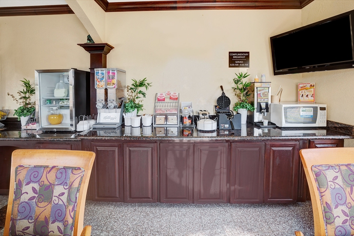 Imagen del bar/restaurante del Hotel Super 8 By Wyndham Houston Hobby Airport South. Foto 3