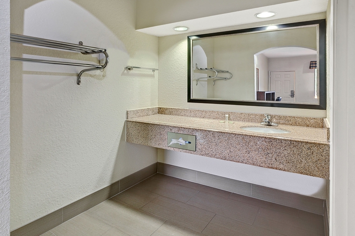 Imagen de la habitación del Hotel Super 8 By Wyndham Houston Hobby Airport South. Foto 6