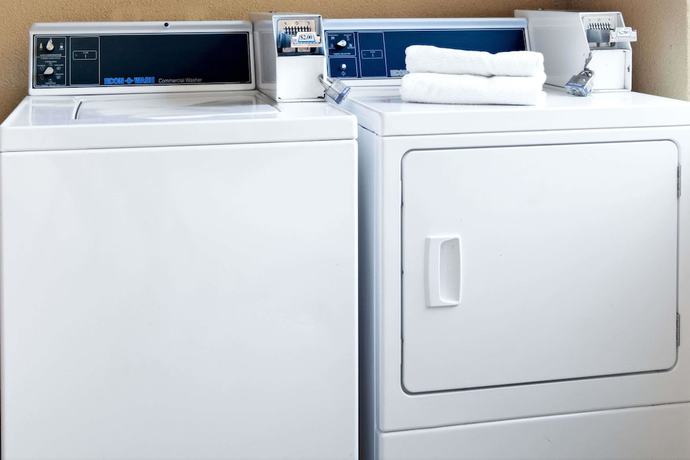 Imagen de los interiores del Hotel Super 8 By Wyndham Houston North I-45. Foto 15