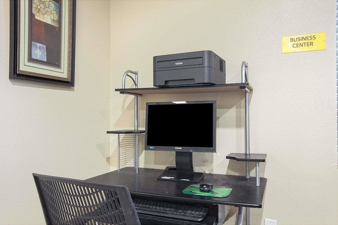 Imagen de los interiores del Hotel Super 8 By Wyndham Houston North I-45. Foto 16