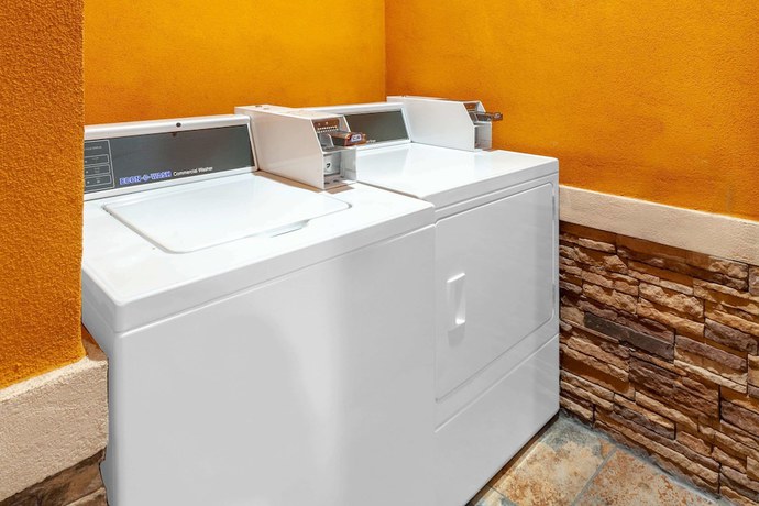 Imagen de los interiores del Hotel Super 8 By Wyndham Houston Northwest Cypress. Foto 15