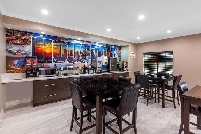 Imagen del bar/restaurante del Hotel Super 8 By Wyndham Houston Northwest Cypress. Foto 3