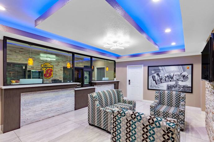 Imagen de los interiores del Hotel Super 8 By Wyndham Houston Northwest Cypress. Foto 16