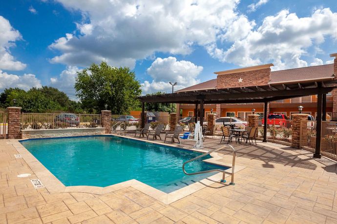 Imagen de la piscina del Hotel Super 8 By Wyndham Houston Northwest Cypress. Foto 19