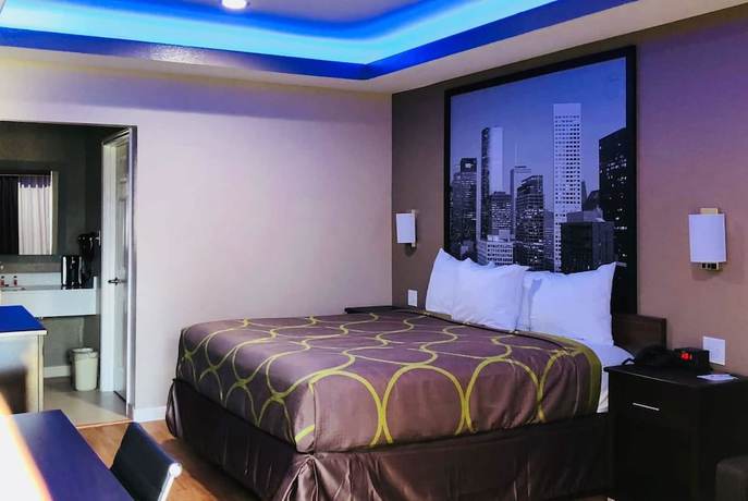 Imagen de la habitación del Hotel Super 8 By Wyndham Houston Northwest Cypress. Foto 13