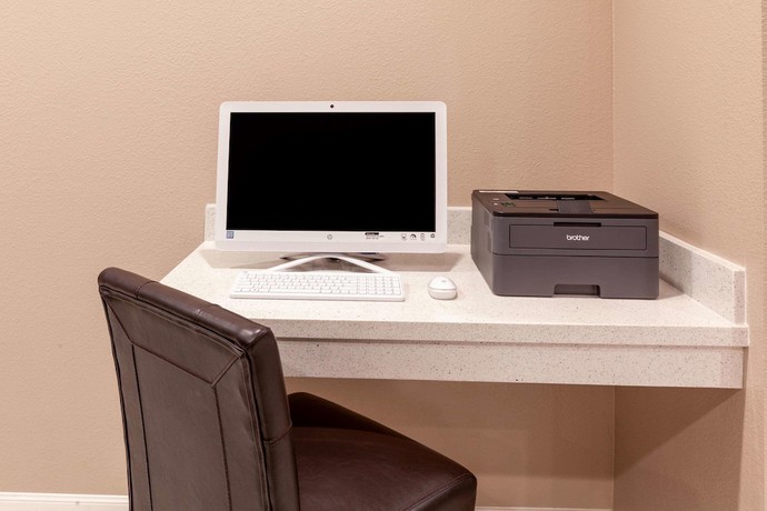 Imagen de los interiores del Hotel Super 8 By Wyndham Houston Northwest Cypress. Foto 18