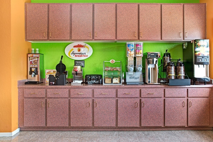 Imagen del bar/restaurante del Hotel Super 8 By Wyndham Houston/brookhollow Nw. Foto 4
