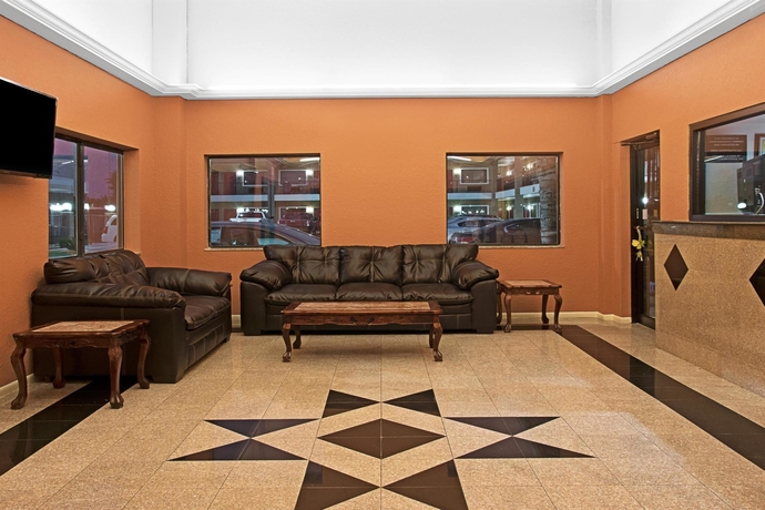 Imagen de los interiores del Hotel Super 8 By Wyndham Houston/brookhollow Nw. Foto 13