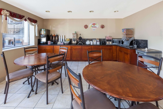 Imagen del bar/restaurante del Hotel Super 8 By Wyndham Houston/downtown/i-610. Foto 3
