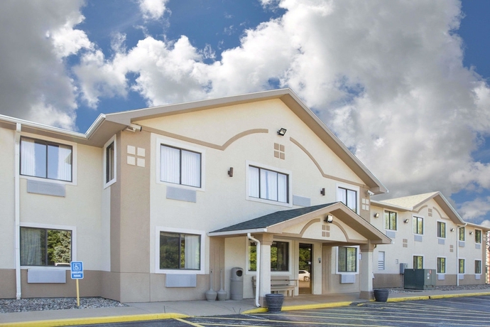 Imagen general del Hotel Super 8 By Wyndham Howe. Foto 1