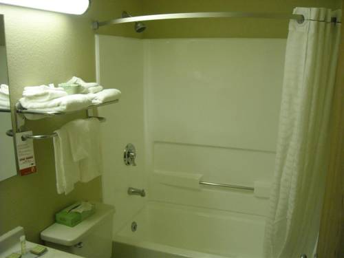 Imagen de la habitación del Hotel Super 8 By Wyndham Hull Street Midlothian / Richmond Area. Foto 4